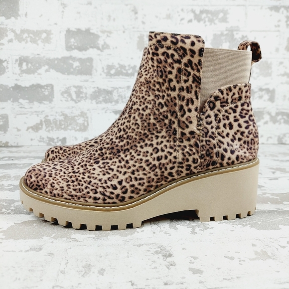 NEW DV Dolce Vita Rielle Tan Brown Leopard Print Lug Sole Ankle Boots F1031 - Picture 1 of 12